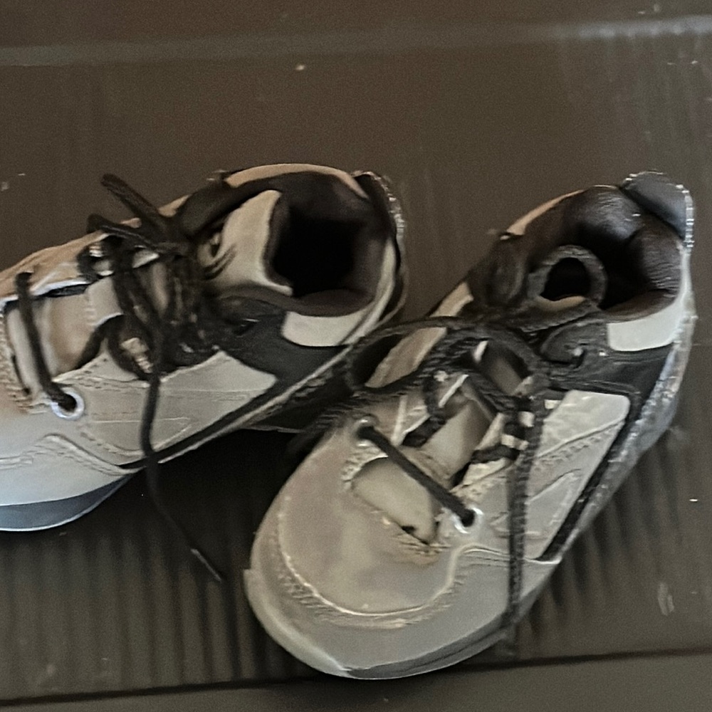 💜💜 PHAT FARM Toddler Hikers Gray Camo Size 5